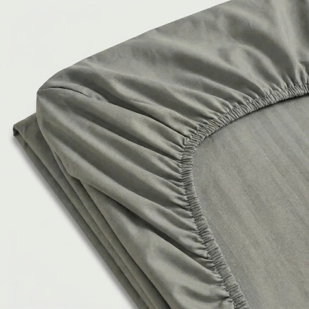 Drap-housse 100 % coton jersey extensible et doux, parfaitement ajusté au matelas, disponible en plusieurs tailles.