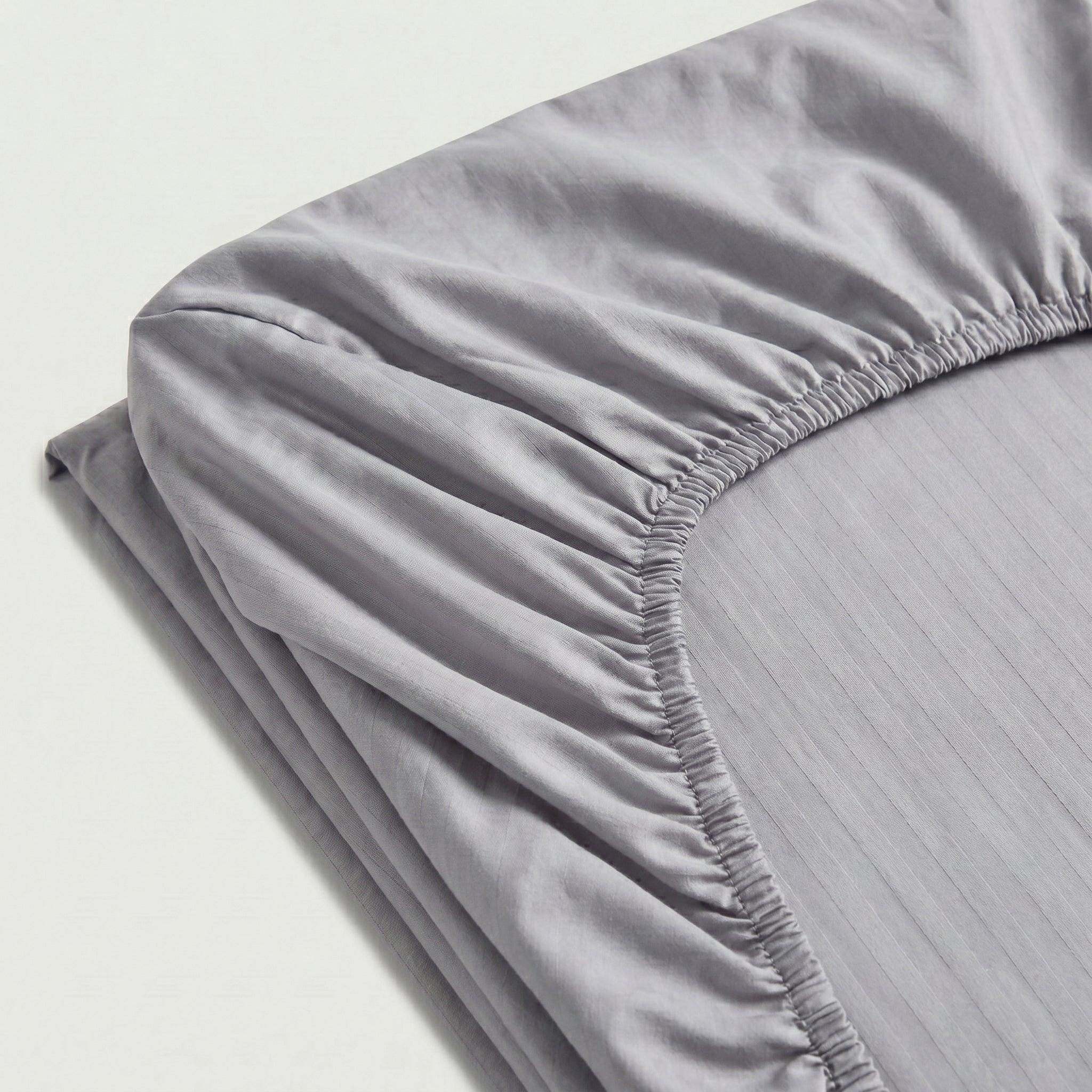 Drap - housse satin de coton - Rayures satinées en Gris – Linge de lit haut de gamme - MaisonTextile