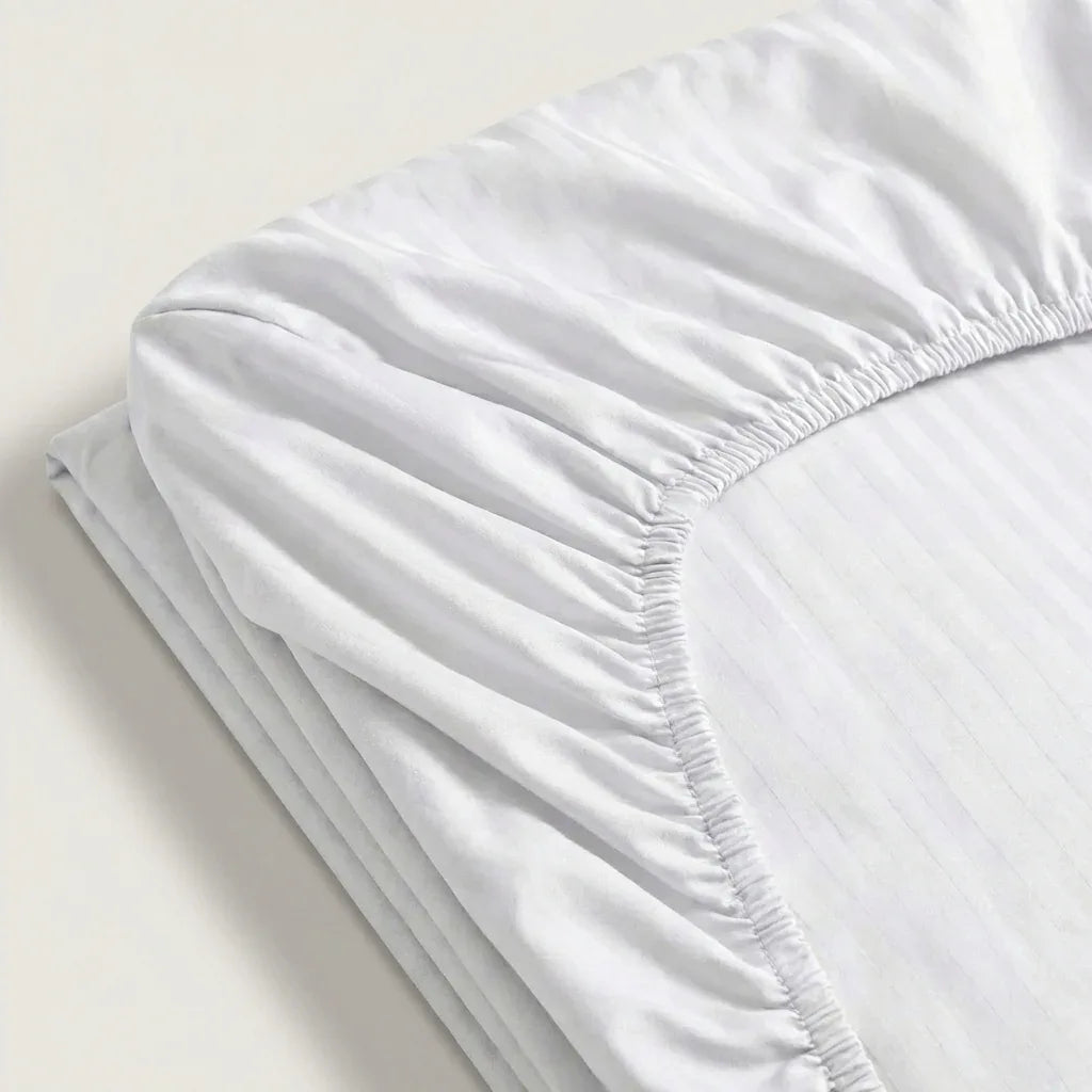 Drap - housse satin de coton - Rayures satinées en Mauve Bordeaux – Linge de lit haut de gamme - MaisonTextile