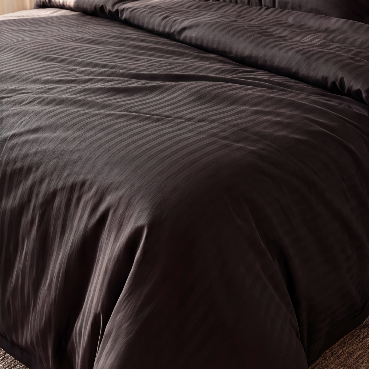 Rayures satinées de la housse de couette Noir Signature en gros plan