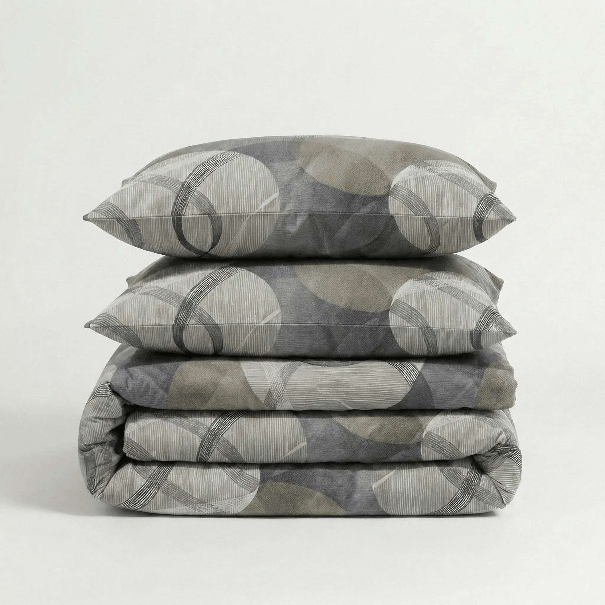 Parure en polycoton renforcé Célestia avec housse de couette et taies d’oreiller assorties, confortable et résistante.