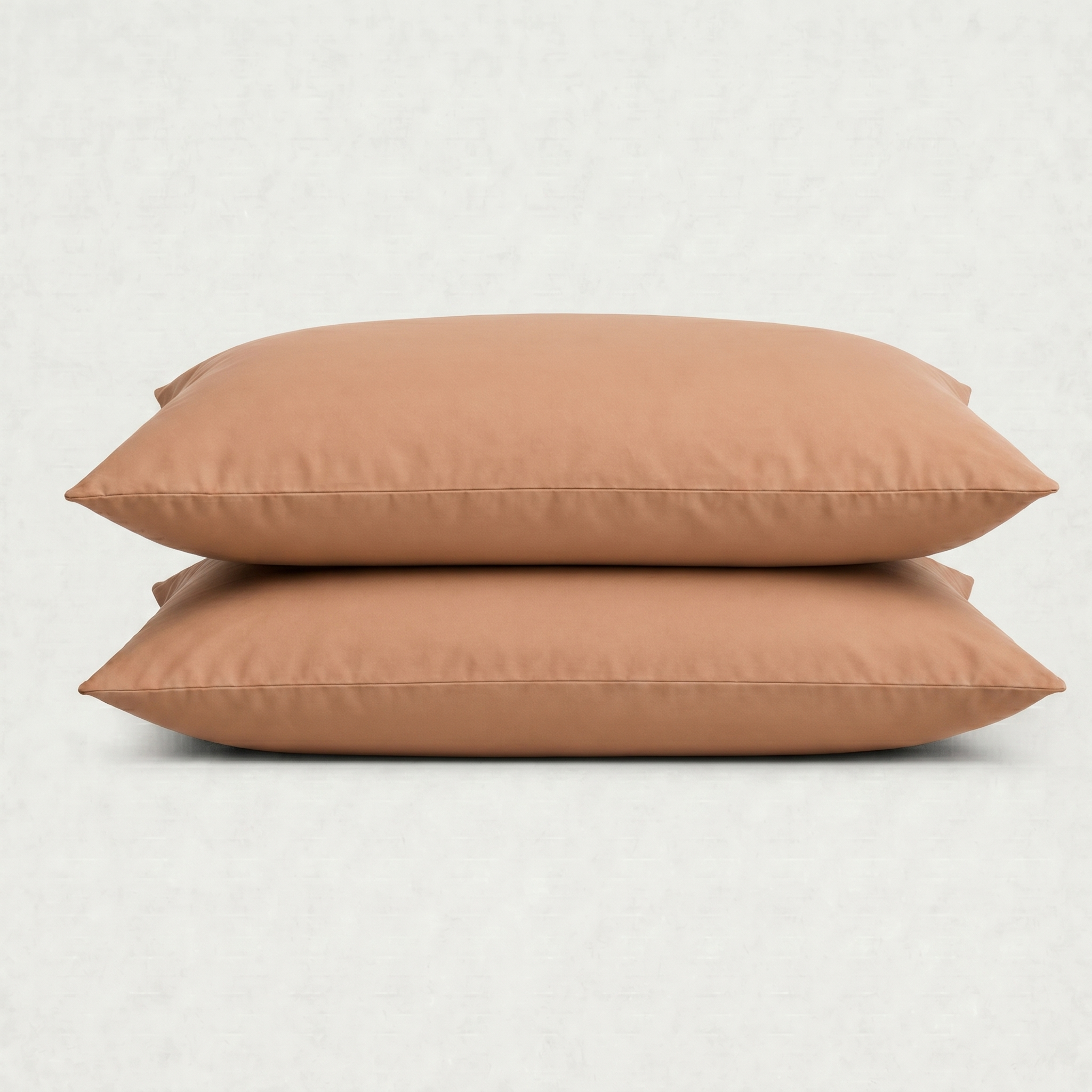 Taies d'oreiller en percale de coton 100 fils/cm2, texture lisse et respirante, élégance naturelle et confort haut de gamme.