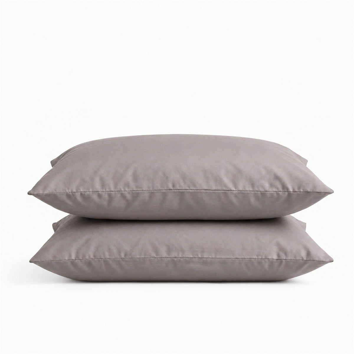 Taies d'oreiller en percale de coton 100 fils/cm2, texture lisse et respirante, élégance épurée et durable, vendues par paire.