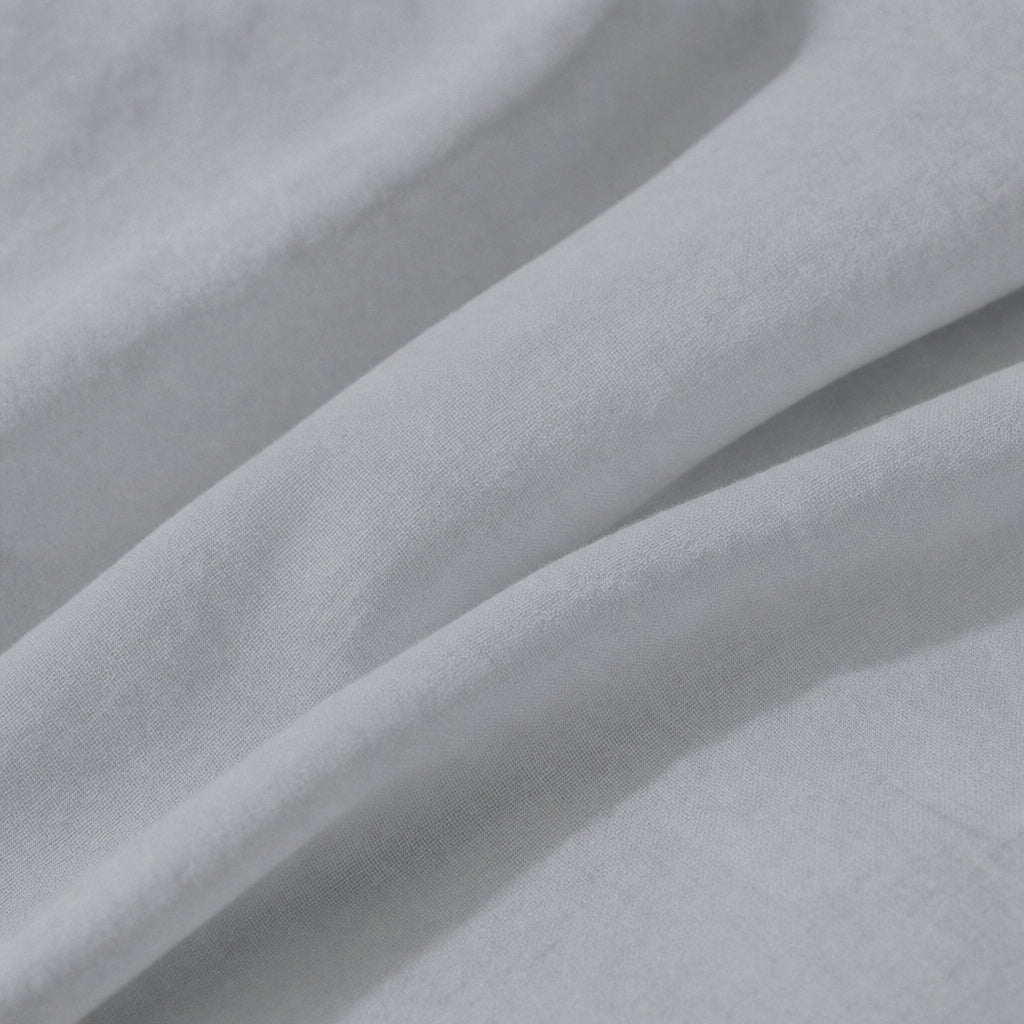 Housse de couette unie en percale de coton respirante et durable, finition mate et élégante.