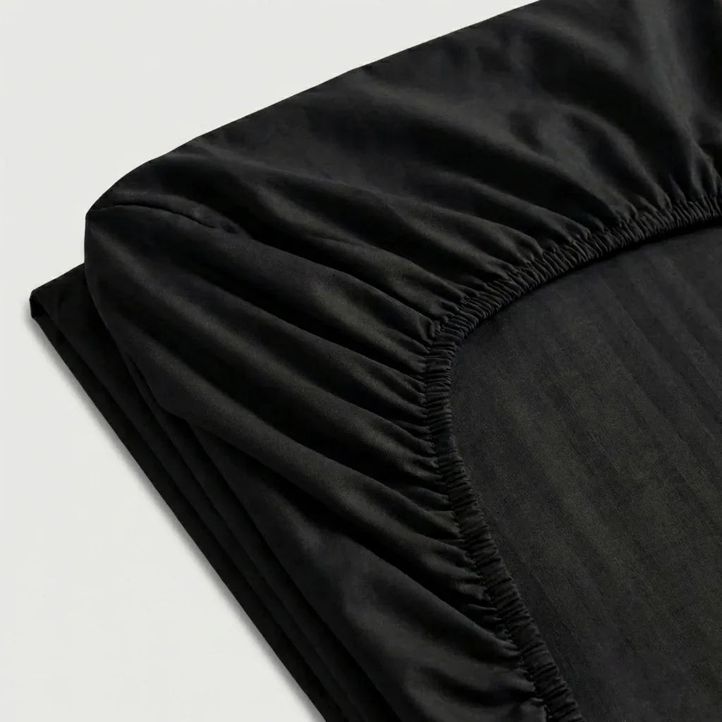 Drap - housse satin de coton - Rayures satinées en Blanc Neige – Linge de lit haut de gamme - MaisonTextile