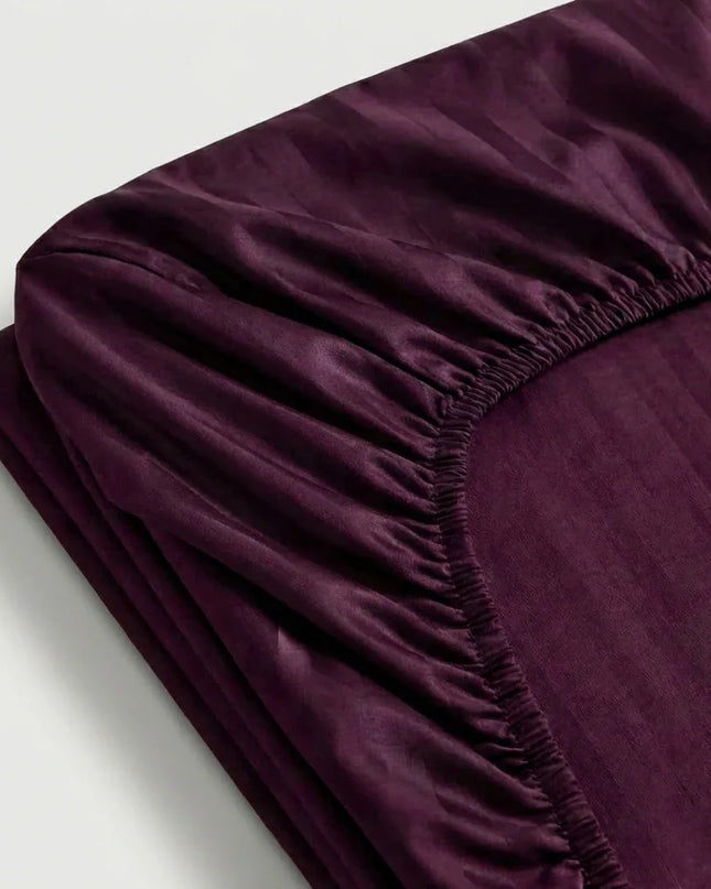 Drap - housse satin de coton - Rayures satinées en Mauve Bordeaux – Linge de lit haut de gamme - MaisonTextile