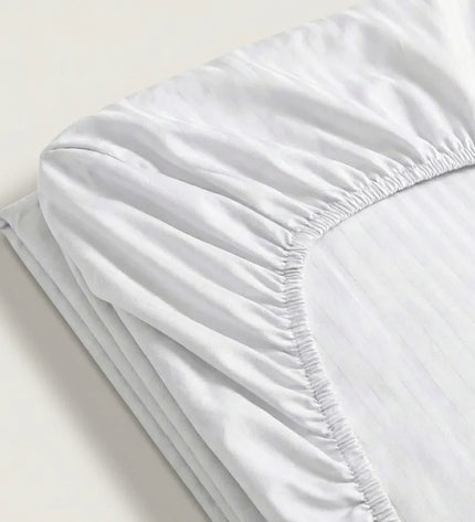 Drap - housse satin de coton - Rayures satinées en Mauve Bordeaux – Linge de lit haut de gamme - MaisonTextile