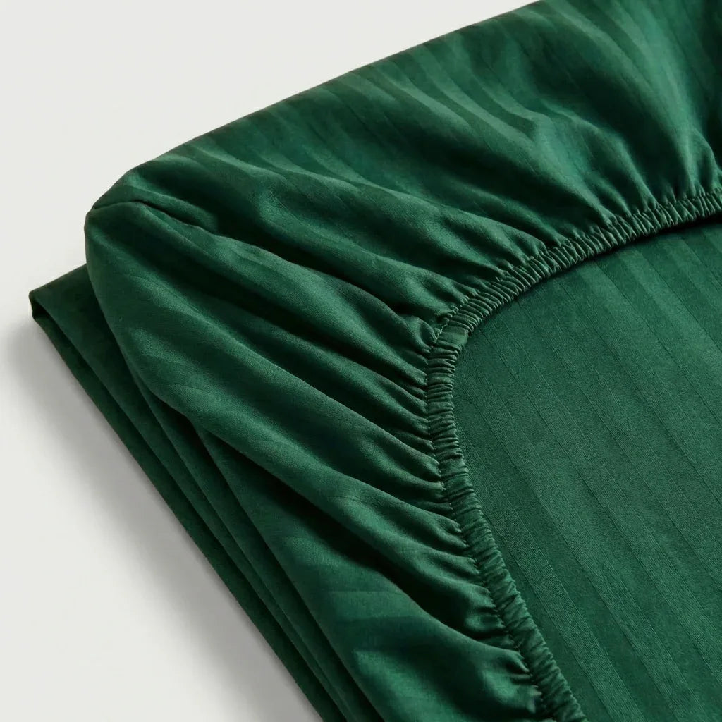 Drap - housse satin de coton - Rayures satinées en Vert Émeraude – Linge de lit haut de gamme - MaisonTextile