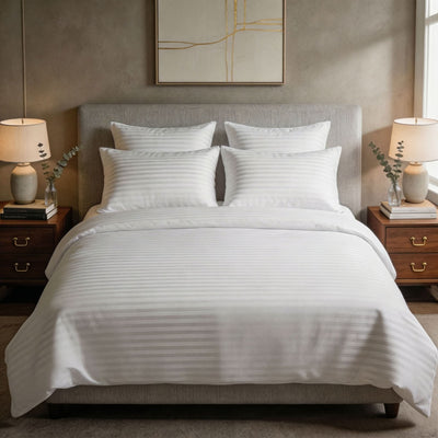 Housse de couette satin de coton - Rayures satinées en Blanc Neige – Linge de lit haut de gamme - MaisonTextile