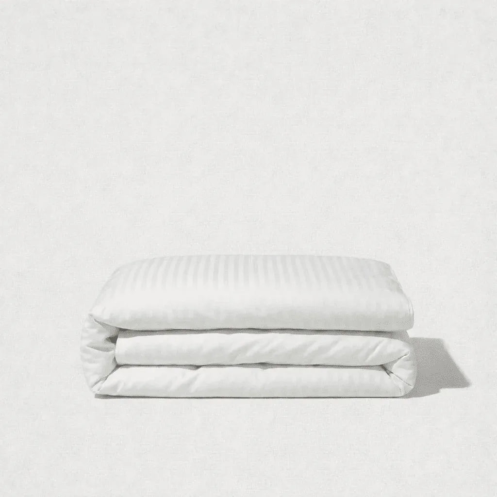 Housse de couette satin de coton - Rayures satinées en Blanc Neige – Linge de lit haut de gamme - MaisonTextile