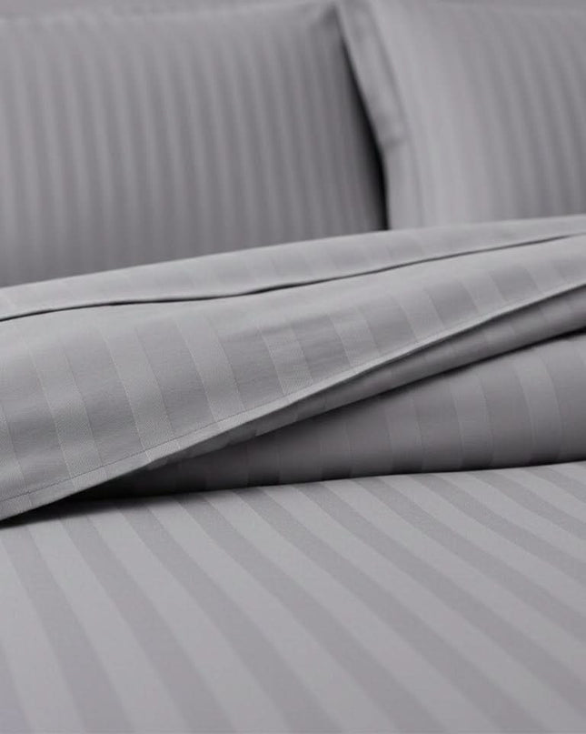 Housse de couette satin de coton - Rayures satinées en Gris – Linge de lit haut de gamme - MaisonTextile