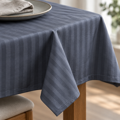 Tombé et ourlet de la nappe satin de coton rayures Gris Bleuté