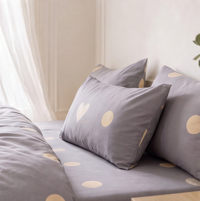 Parure en percale de coton Love Perle – détail oreillers coordonnés