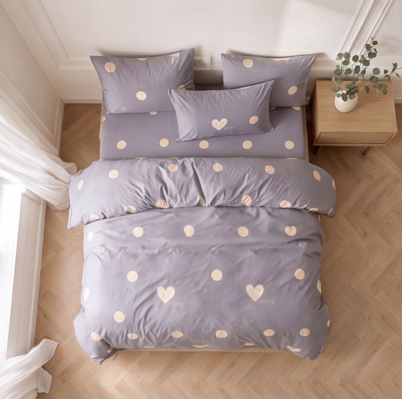 Parure en percale de coton Love Perle – vue dessus lit soigné
