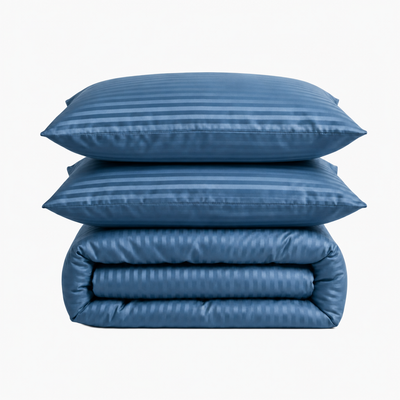 Parure de lit satin premium en coton, douceur soyeuse, rayures élégantes, finition européenne, ensemble housse de couette et taies d’oreiller.