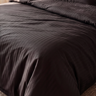 Parure de lit satin premium en coton 120 fils/cm² avec rayures élégantes et finition soyeuse
